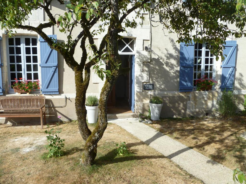 Maison Marie Droux Bagian luar foto